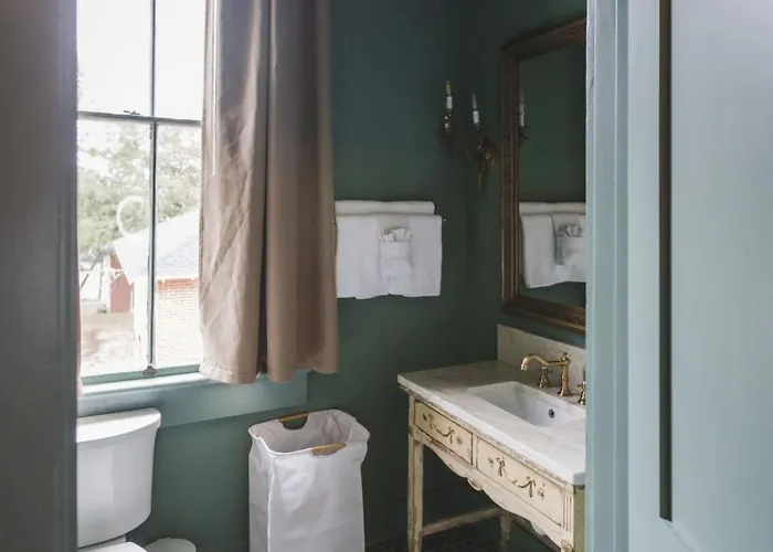 Apartment The Gilded Lady- The Gentleman's *