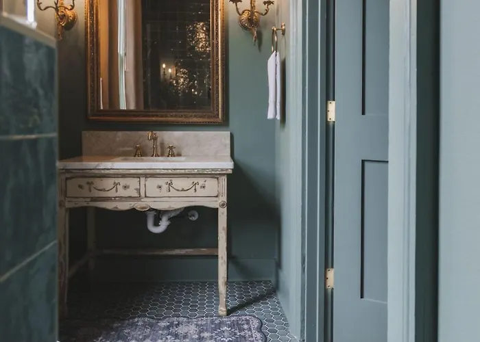 The Gilded Lady- The Gentleman's * Pensacola
