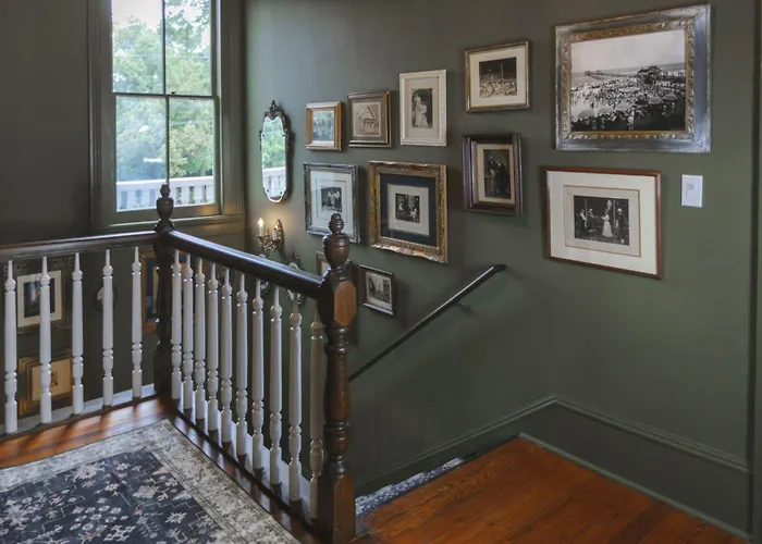 The Gilded Lady- The Gentleman's Apartment *