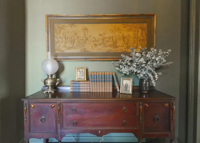 The Gilded Lady- The Gentleman's Apartment